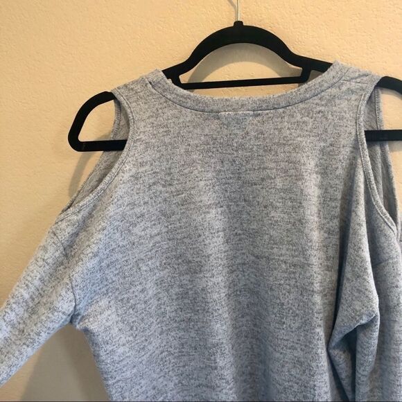 Silence and noise blue cold shoulder top XS - Picture 3 of 8